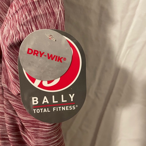 NWT Flowy Racer Back Workout Tank - Picture 3 of 6